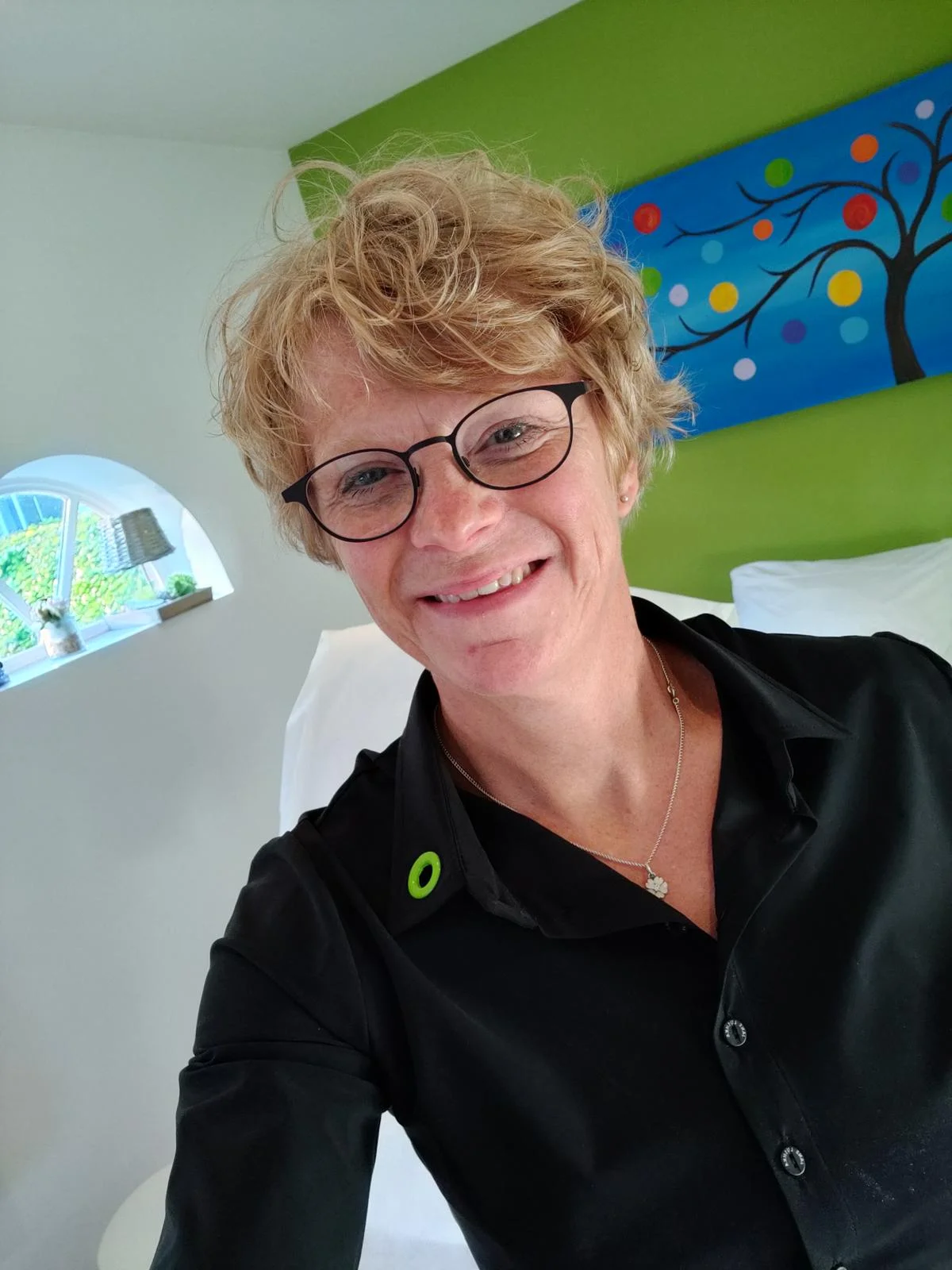Erika de Jong-Faro in haar behandelruimte